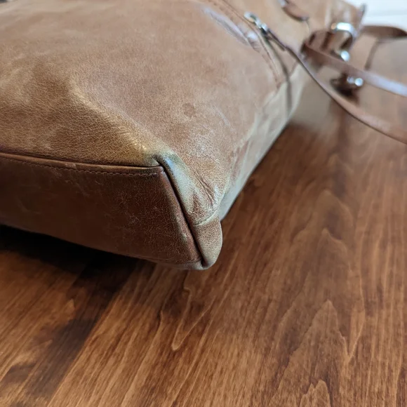 HOBO Quinn Crossbody - Picture 7 of 9